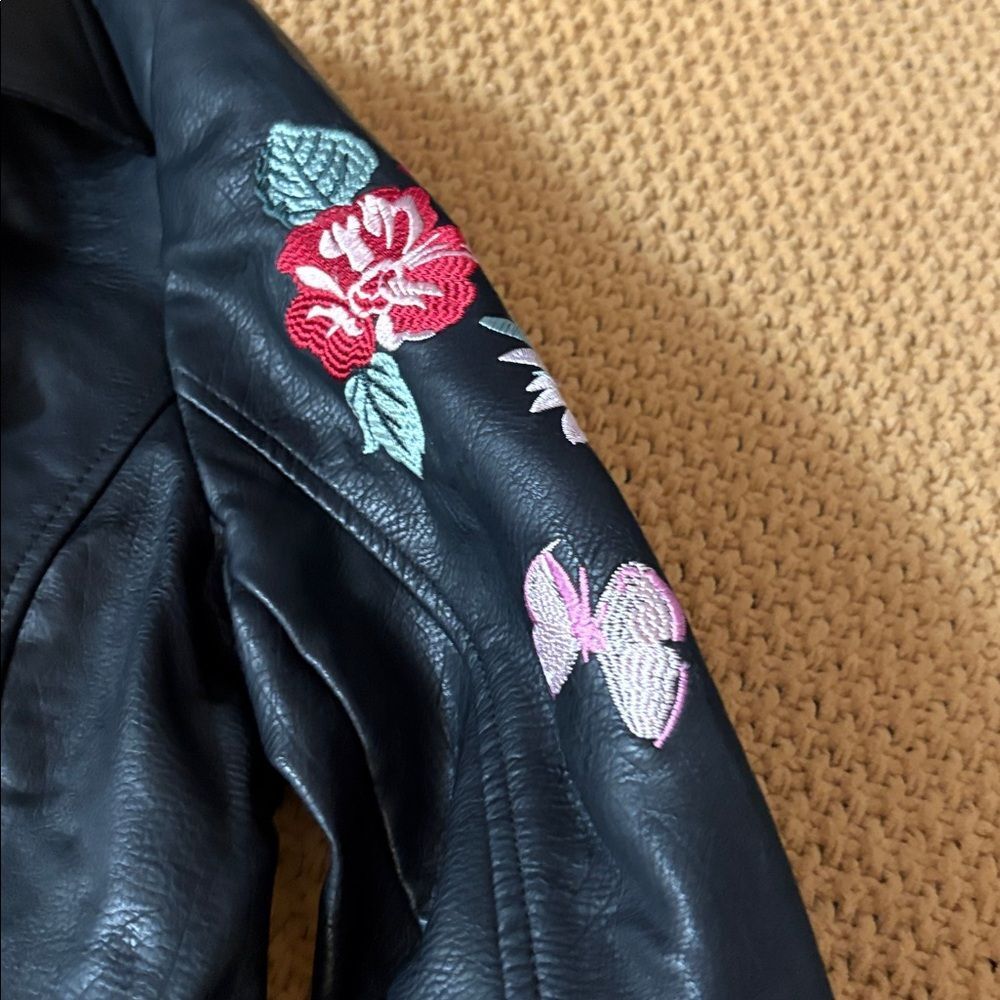 Romeo & Juliet Couture Black Vegan Leather Jacket with Floral Embroidery Size M - Picture 6 of 9